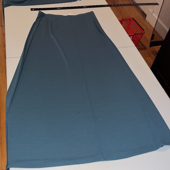MAX STUDIO size Medium Teal blue 2 piece 3/4 sleeve top & pull on Maxi skirt - Picture 7 of 14